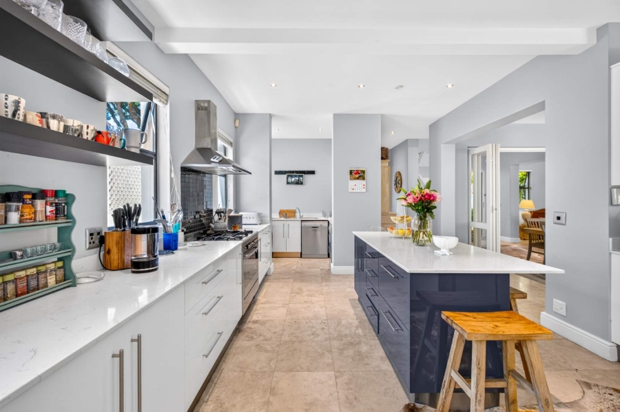 5 Bedroom Property for Sale in Claremont Upper Western Cape